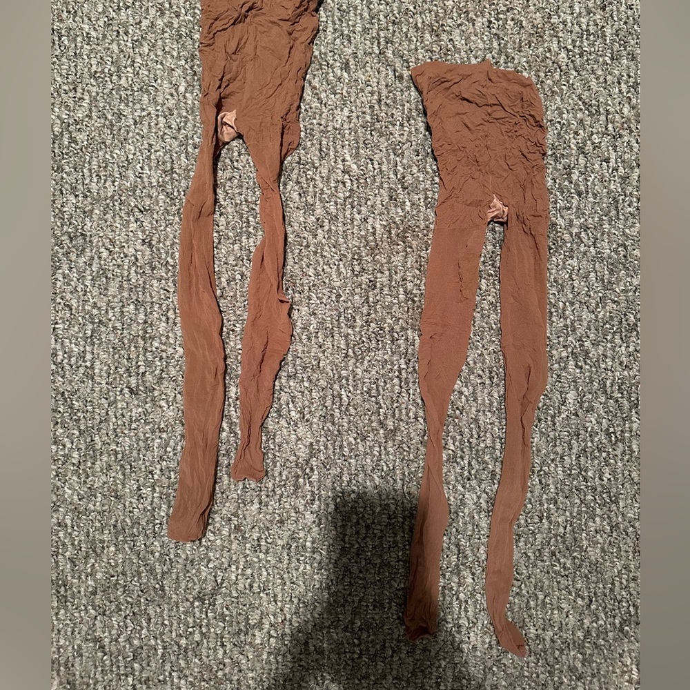 2 pantyhose